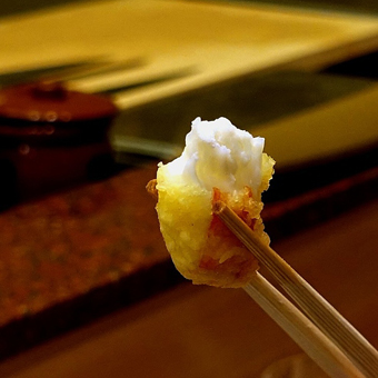 Tempura Endo features exquisite meals centered around Kyoto-style tempura dishes.